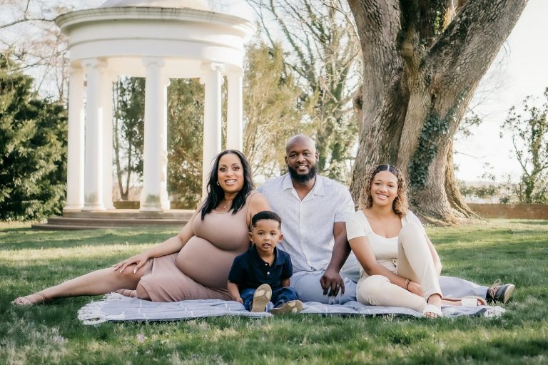 La familia es el núcleo más importante de nuestra vida, y mantenerla unida y feliz requiere esfuerzo, dedicación y, sobre todo, buenos consejos para la familia. En este artículo, te compartiremos estrategias prácticas y efectivas que te ayudarán a fortalecer los lazos familiares, mejorar la comunicación y crear un ambiente de armonía en tu hogar. ¡Sigue leyendo y conviértete en el héroe de tu familia!