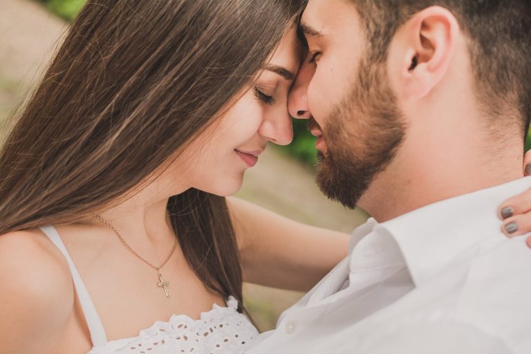 Escuchar es una habilidad fundamental para establecer relaciones genuinas y profundas.
