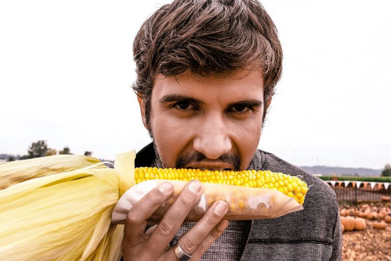 l hambre en el mundo es una de las crisis humanitarias más urgentes.
