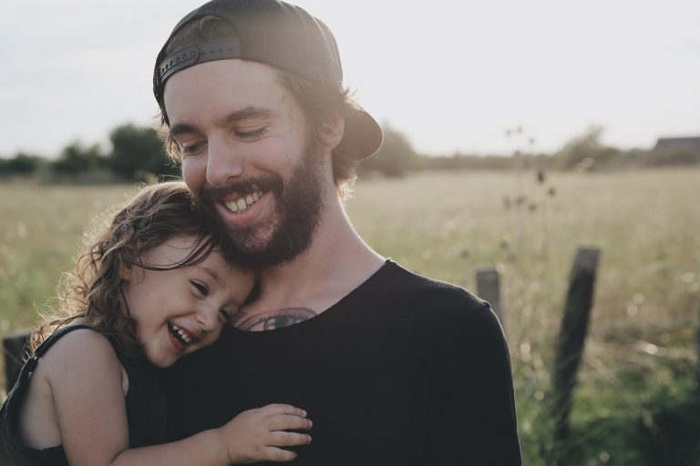 Descubre cómo ser mejor que ayer, centrarse en tus objetivos y dejar de compararte con los demás para ser feliz y vivir una vida plena y satisfactoria.