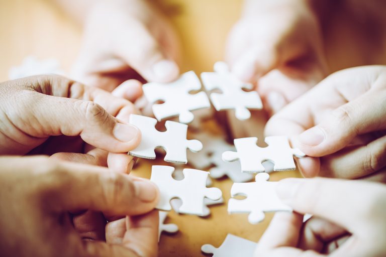 La comunidad en la sociedad impulsa la cooperación