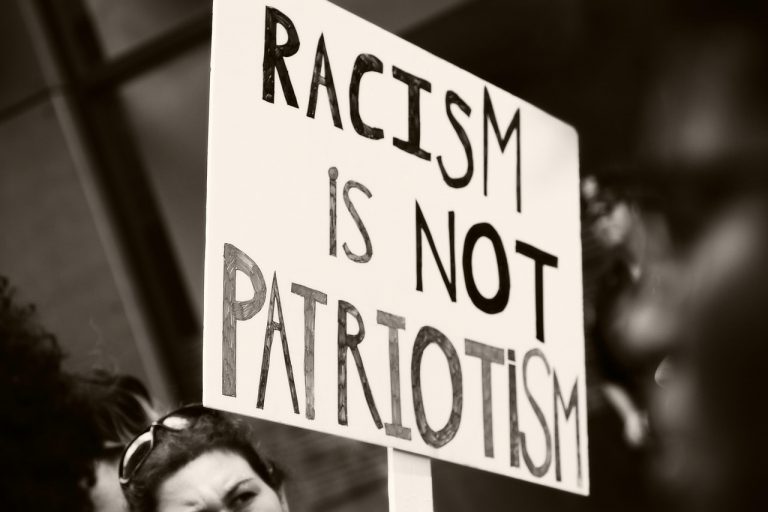 El racismo en la sociedad actual: una mirada necesaria